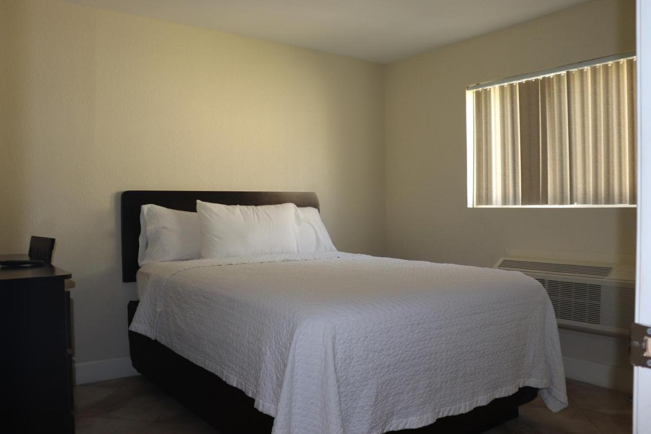 Curtis Inn & Suites ハリウッド エクステリア 写真