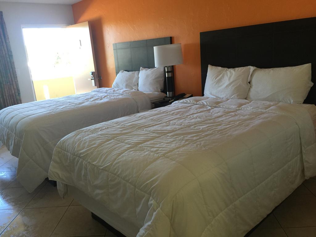 Curtis Inn & Suites ハリウッド エクステリア 写真