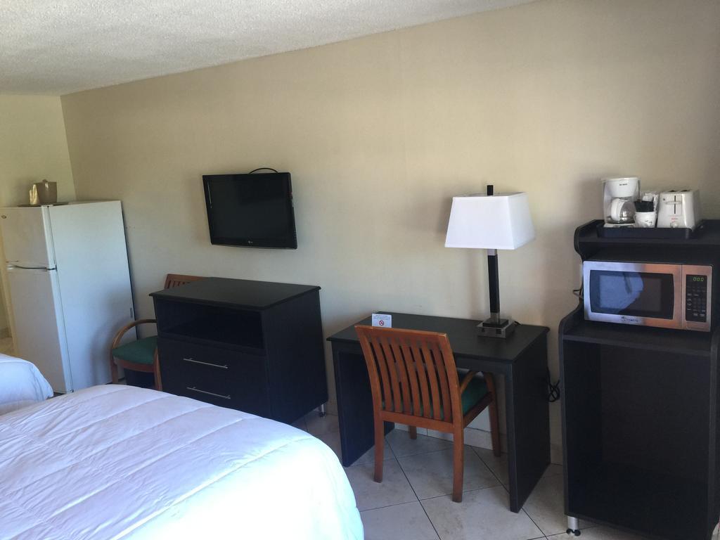 Curtis Inn & Suites ハリウッド エクステリア 写真