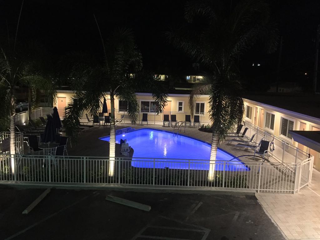 Curtis Inn & Suites ハリウッド エクステリア 写真